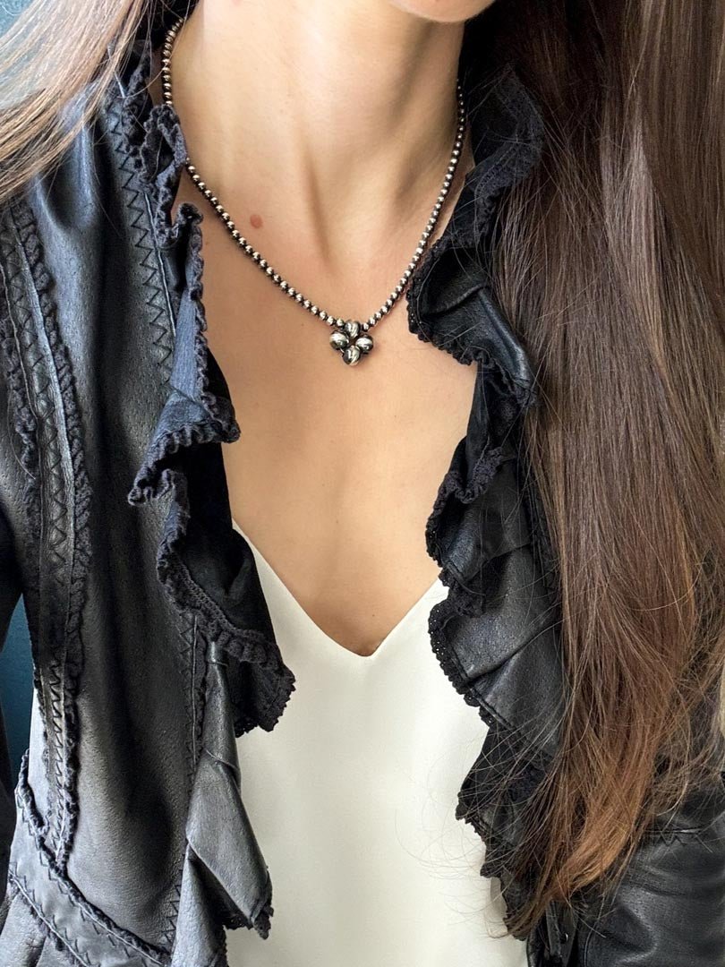 Clover Navajo Pearl Style Necklace in Sterling Silver - LeSilveStone