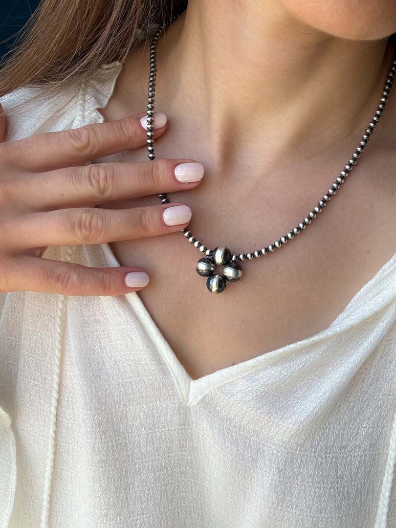 Clover Navajo Pearl Style Necklace in Sterling Silver, 4 / 10 mm - LeSilveStone