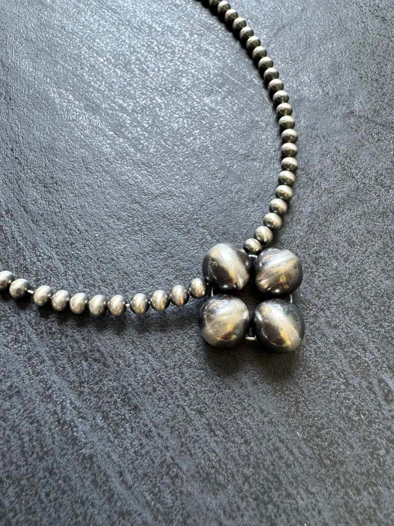 Clover Navajo Pearl Style Necklace in Sterling Silver, 4 / 10 mm - LeSilveStone