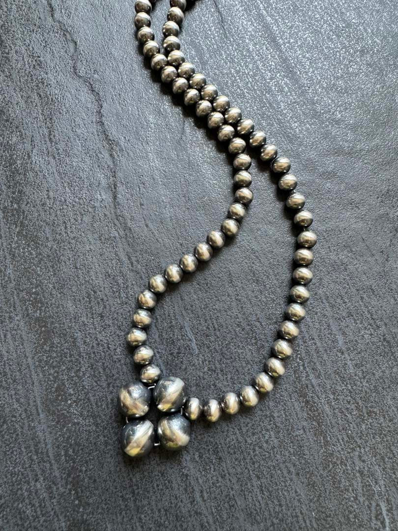 Clover Navajo Pearl Style Necklace in Sterling Silver, 6 / 10 mm - LeSilveStone