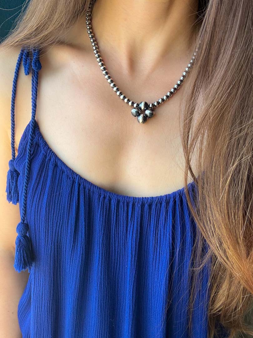 Clover Navajo Pearl Style Necklace in Sterling Silver, 6 / 10 mm - LeSilveStone