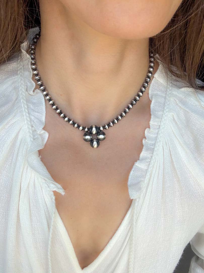 Clover Navajo Pearl Style Necklace in Sterling Silver, 6 / 10 mm - LeSilveStone