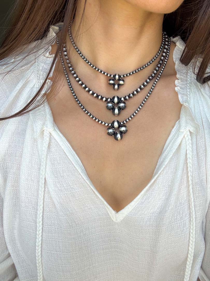 Clover Navajo Pearl Style Necklace in Sterling Silver, 6 / 10 mm - LeSilveStone