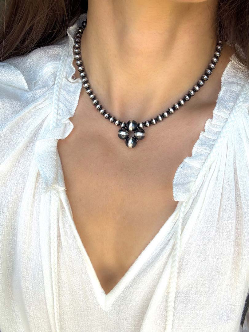 Clover Navajo Pearl Style Necklace in Sterling Silver, 6 / 10 mm - LeSilveStone