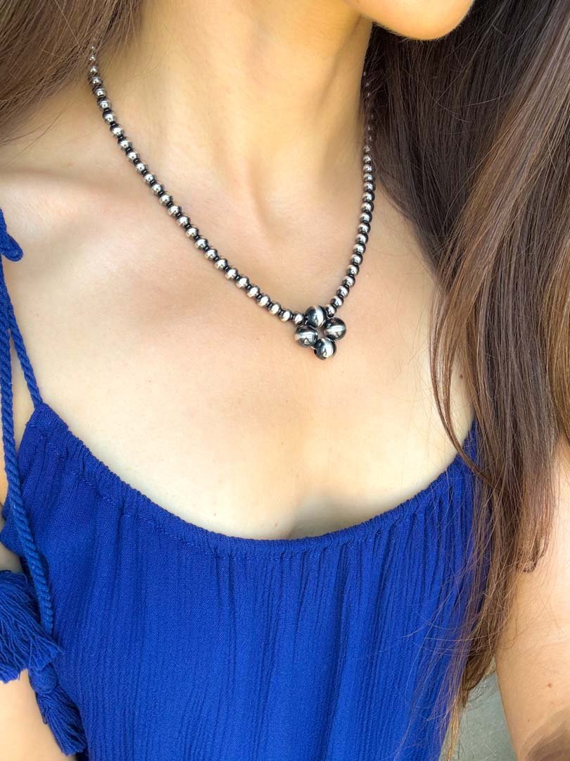 Clover Navajo Pearl Style Necklace in Sterling Silver, 6 / 10 mm - LeSilveStone