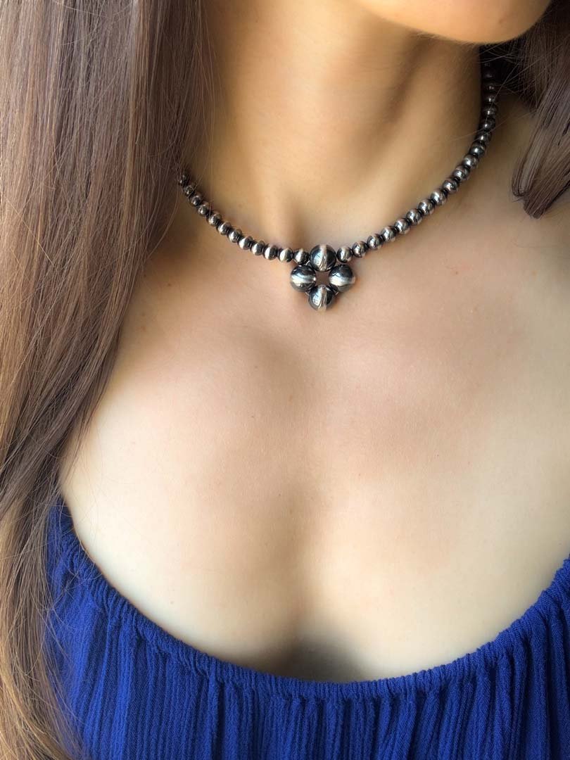 Clover Navajo Pearl Style Necklace in Sterling Silver, 6 / 10 mm - LeSilveStone