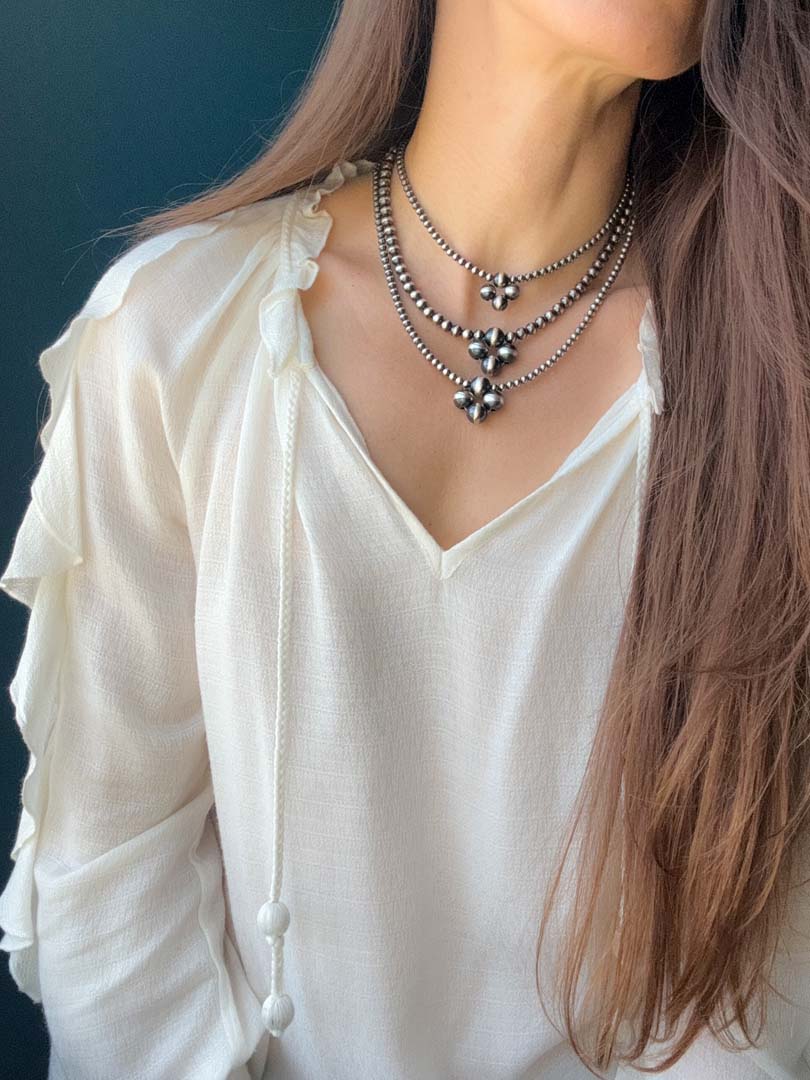 Clover Navajo Pearl Style Necklace in Sterling Silver, 6 / 10 mm - LeSilveStone