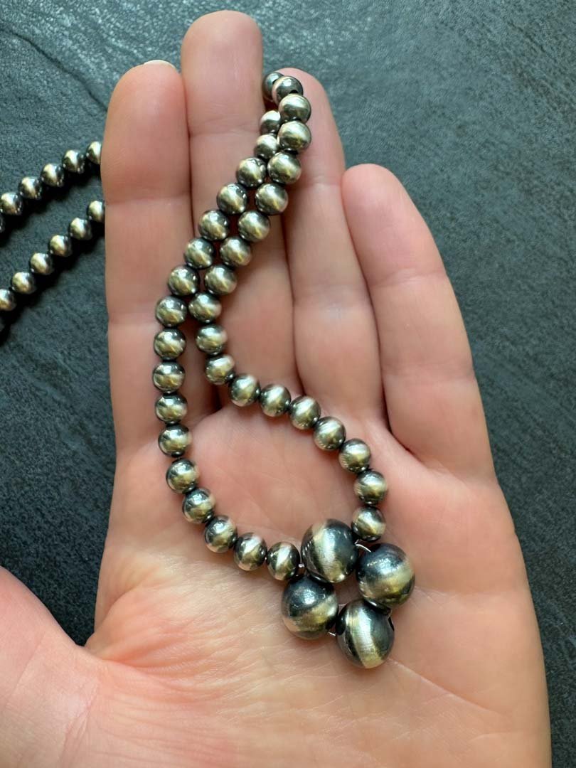 Clover Navajo Pearl Style Necklace in Sterling Silver, 6 / 10 mm - LeSilveStone