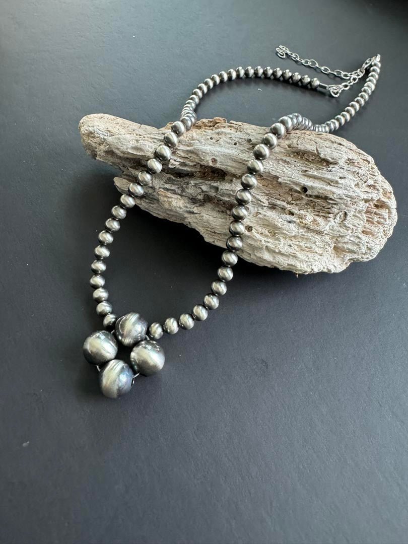 Clover Navajo Pearl Style Necklace in Sterling Silver - LeSilveStone