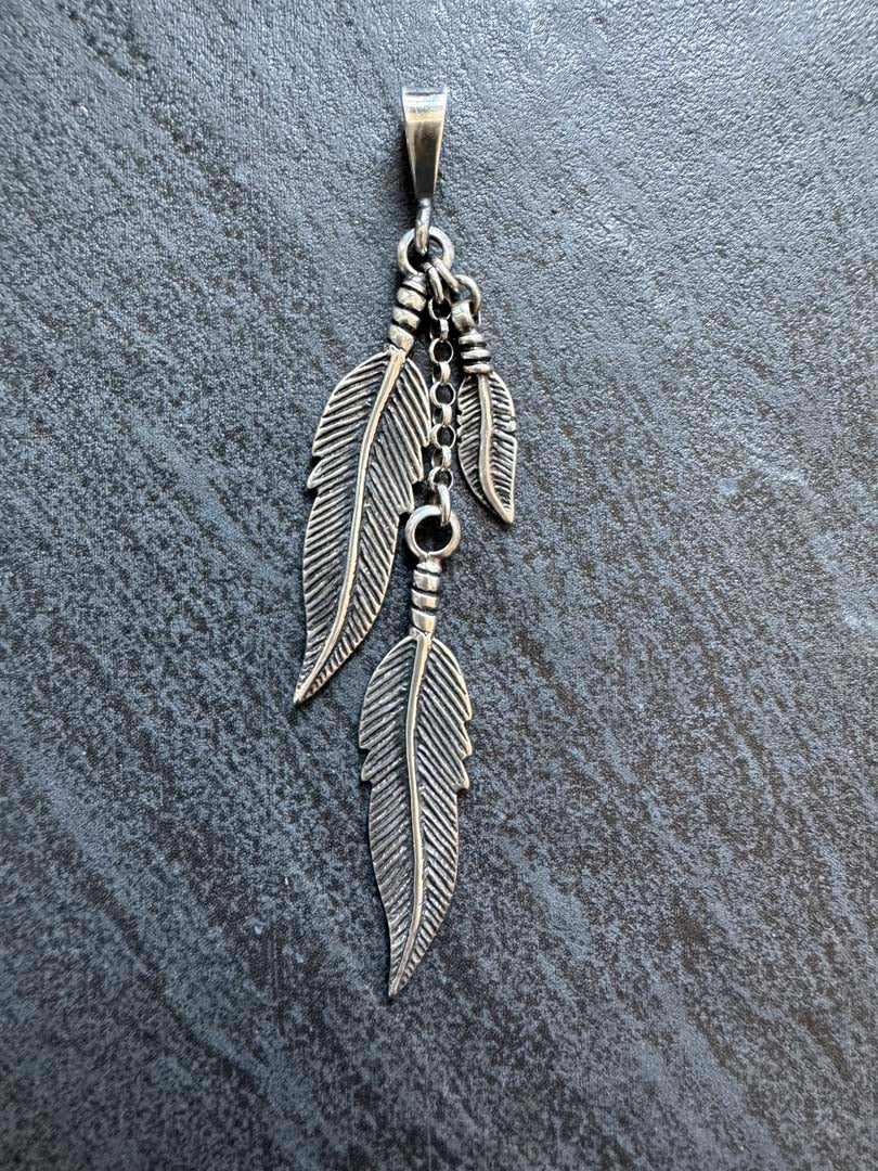 Triple Feather Pendant Navajo Pearl Style Necklace - LeSilveStone