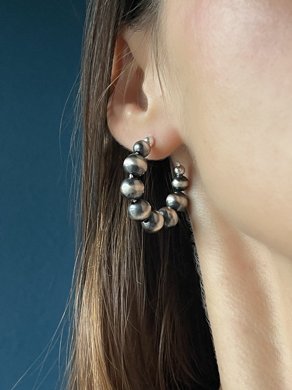 Handmade Navajo Pearls Sterling Silver Gradual Chunky Hoop Earrings for women- LeSilveStone