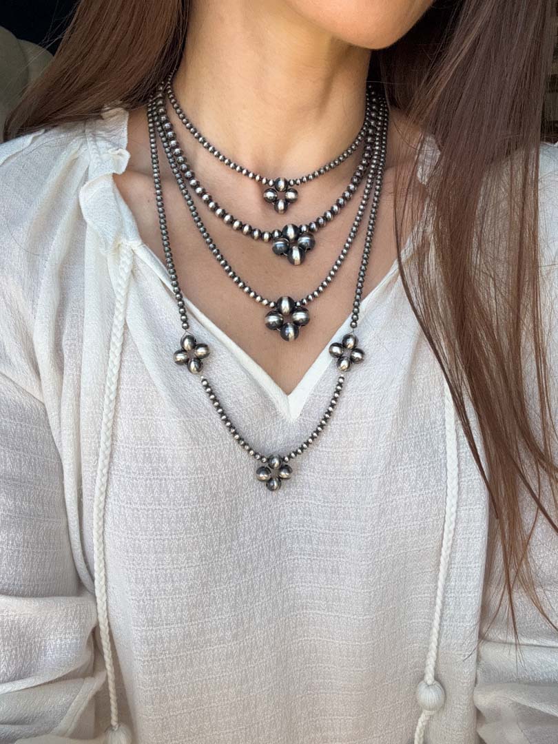 Clover Navajo Pearl Style Necklace in Sterling Silver, 6 / 10 mm - LeSilveStone
