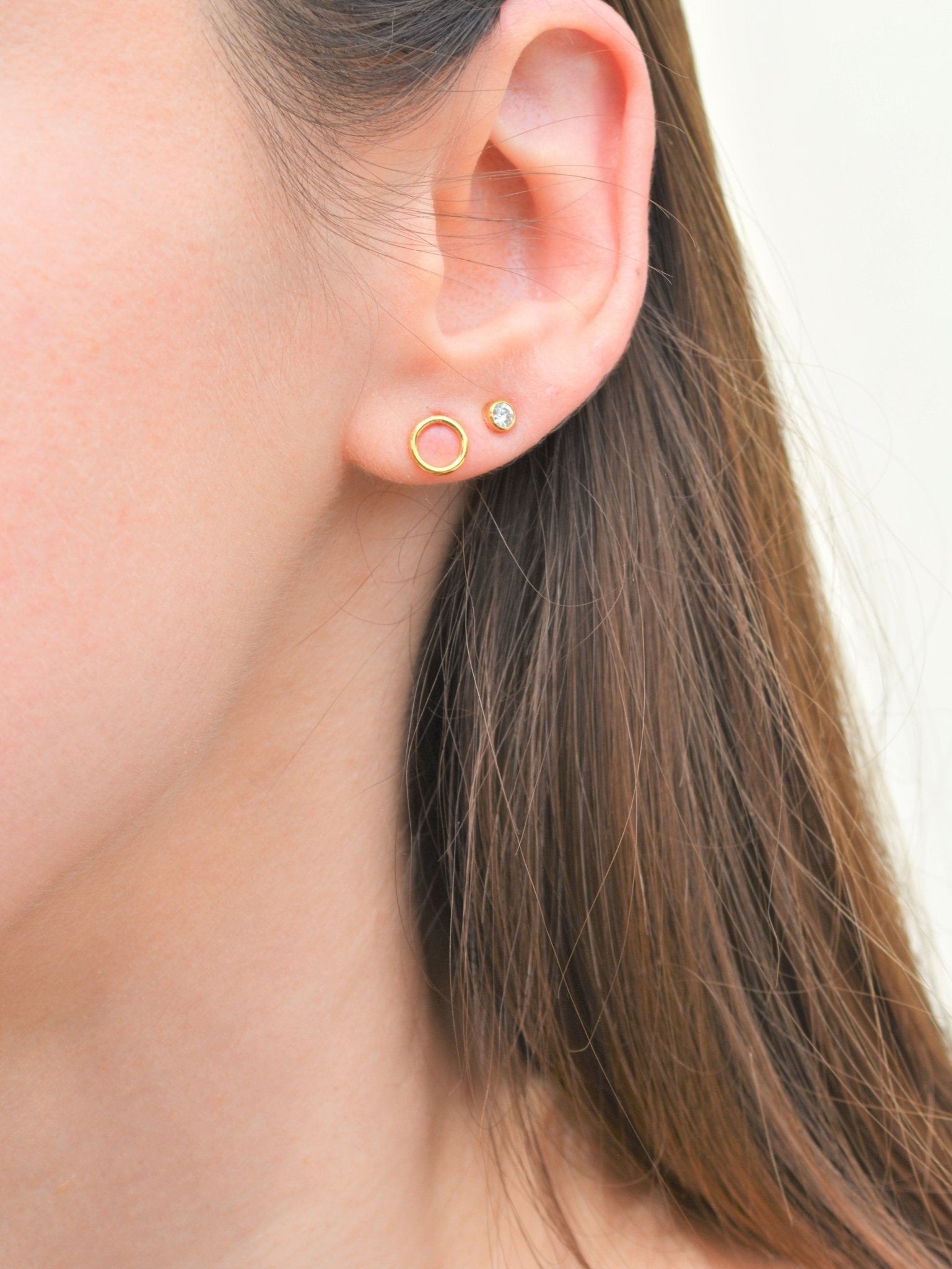 Minimal Circle Stud Earrings - LeSilveStone