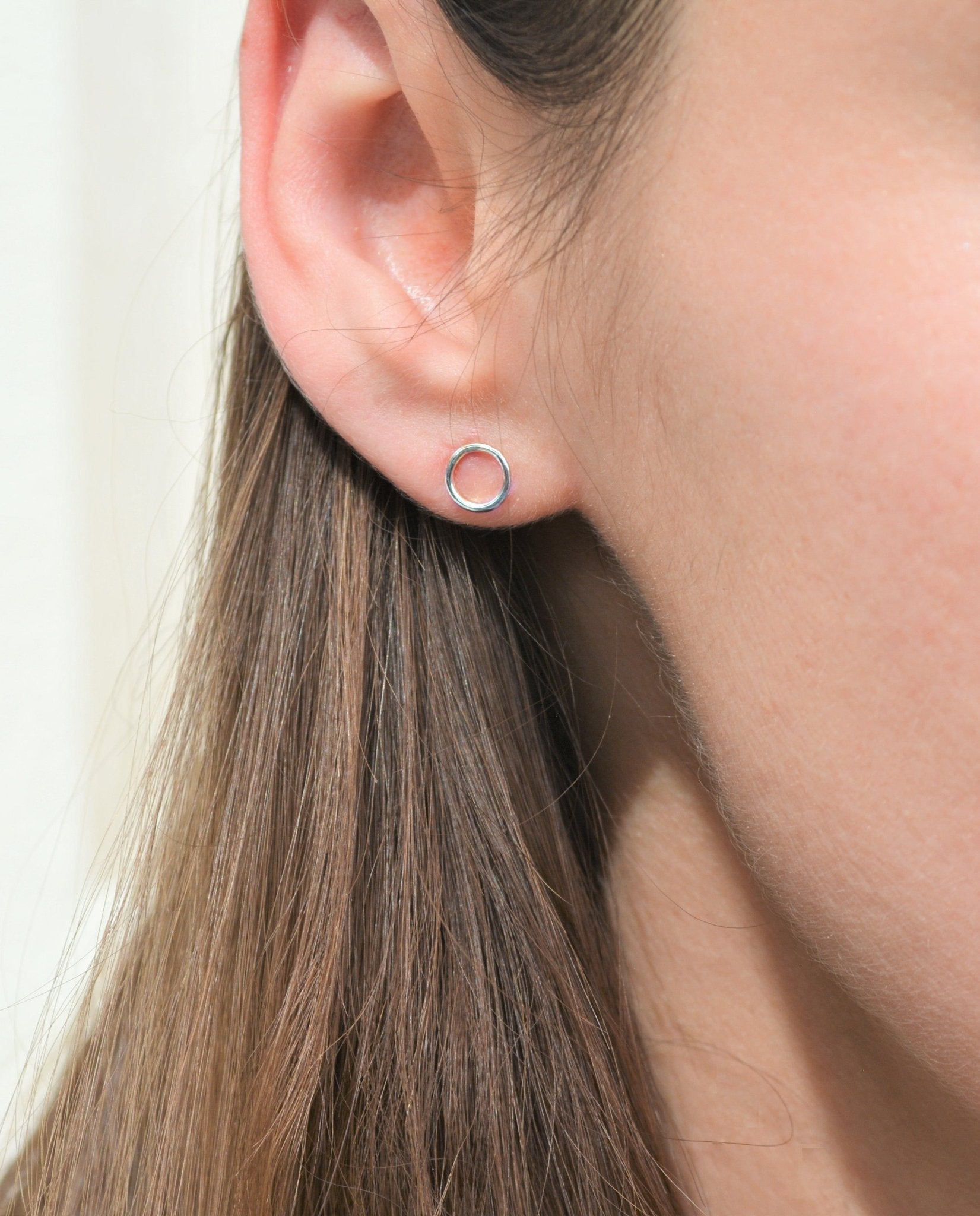 Minimal Circle Stud Earrings - LeSilveStone